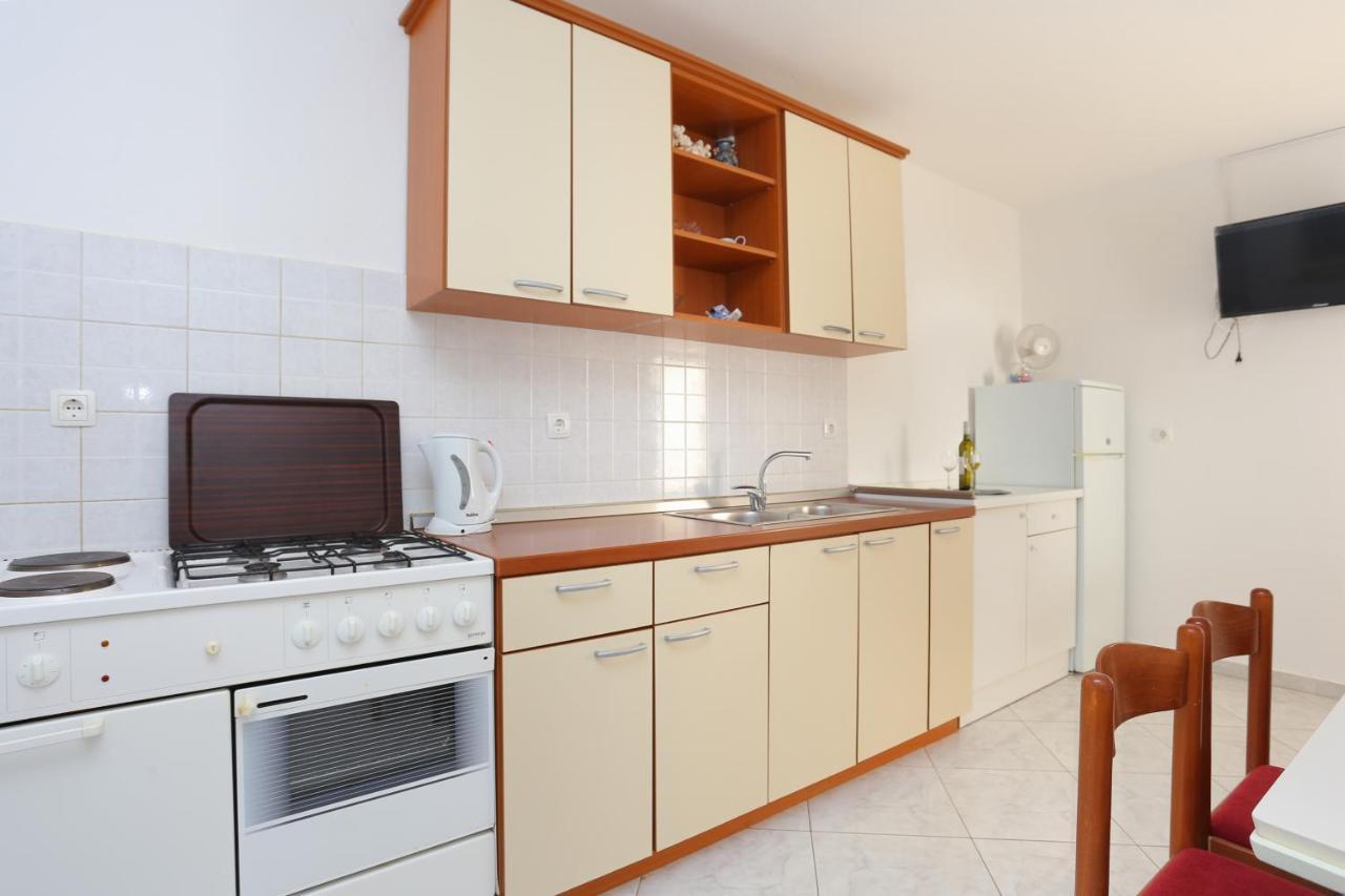 Apartments By The Sea Brela, Makarska - 2718 외부 사진